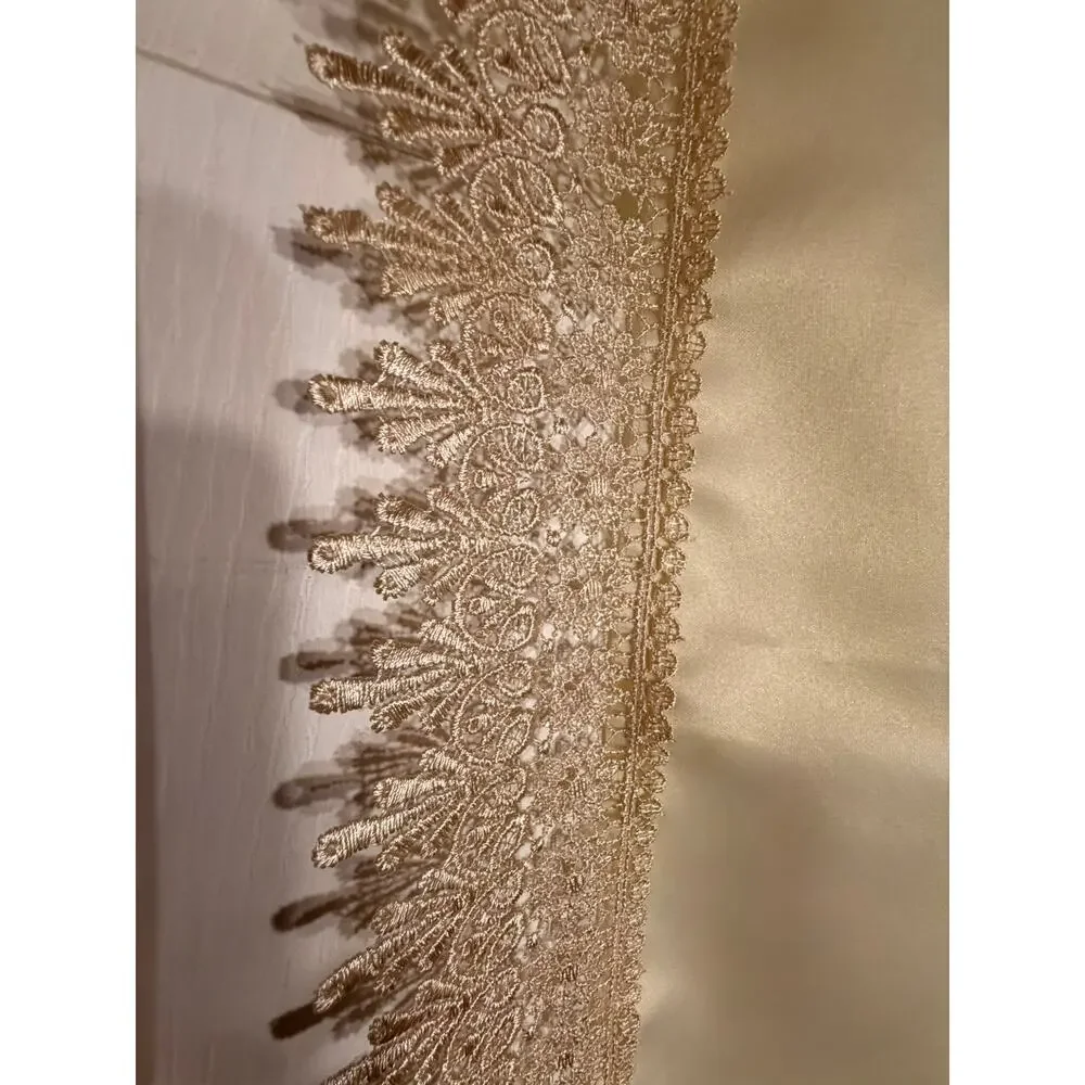 Rectangle doily with elegant edge lace trim handmade mint condition